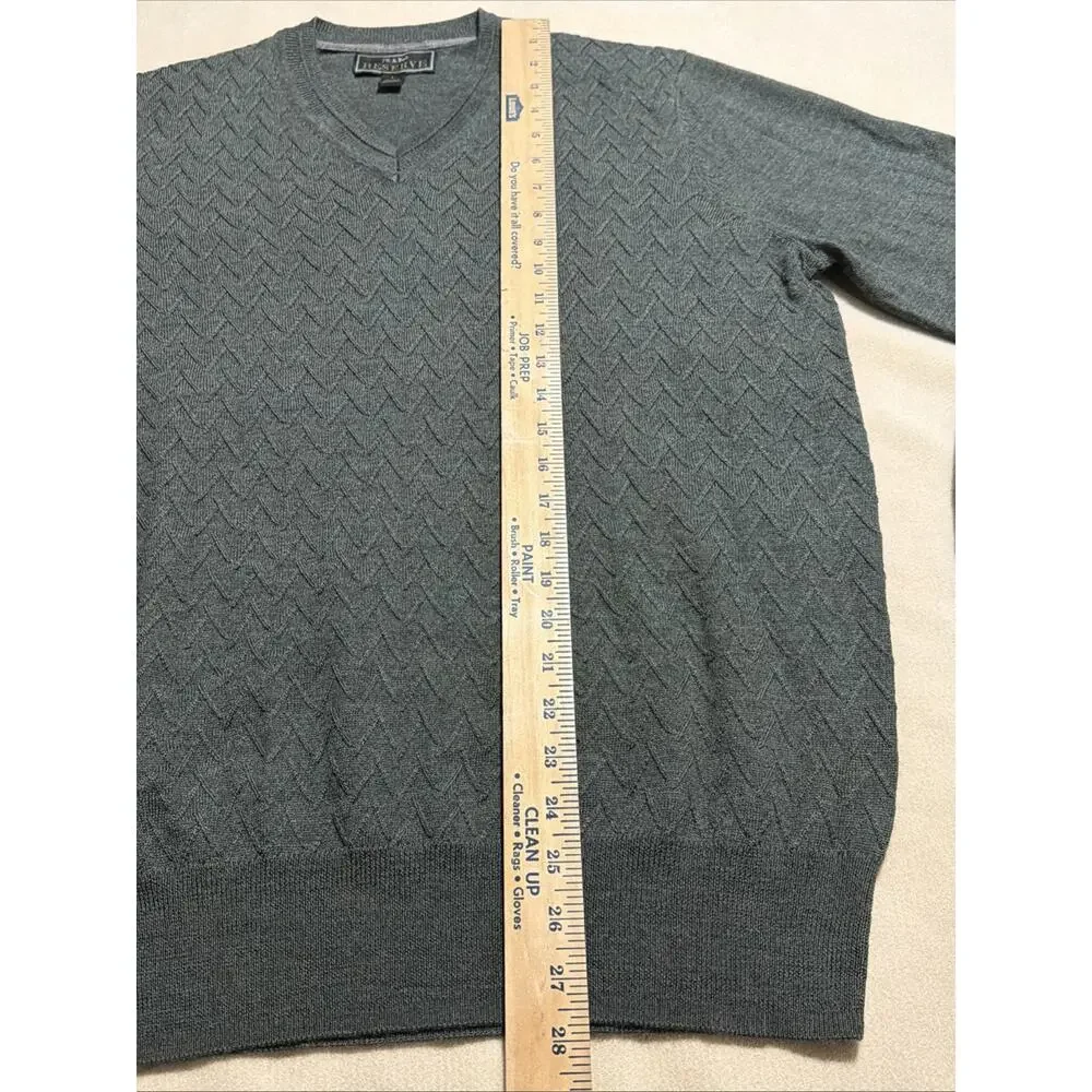 Jos. A. Bank Reserve Textured V-Neck Sweater Large